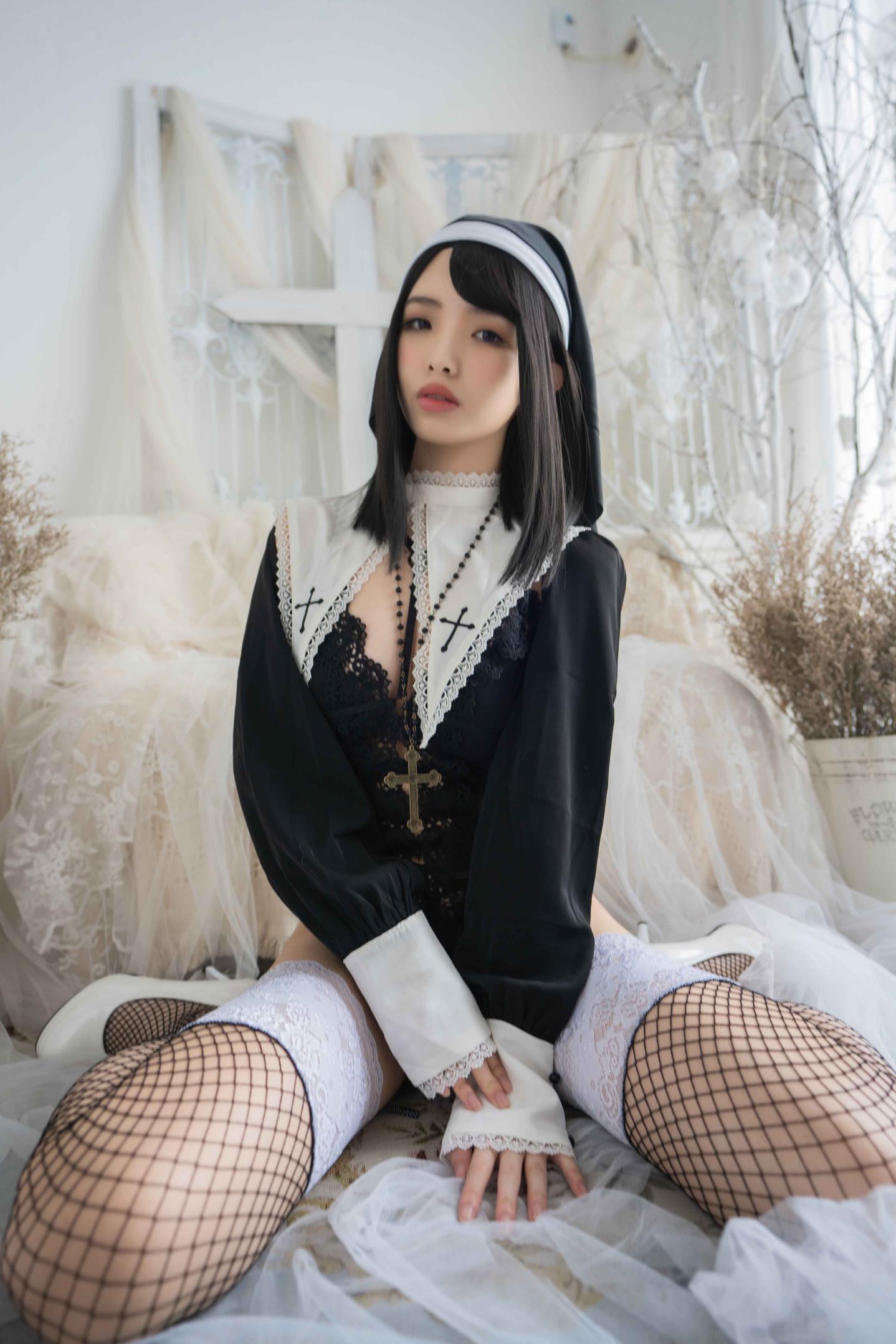 [雯妹不讲道理]NO.029雯妹危险祈祷修女插图1
